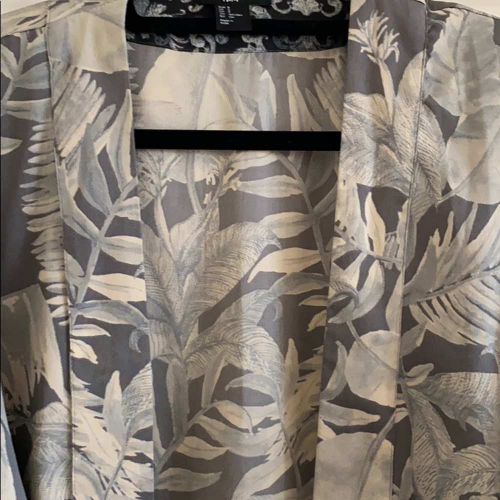 H&M Kimono - Picture 3 of 6